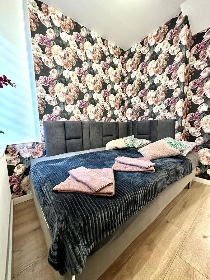 Apartment Place 2 *